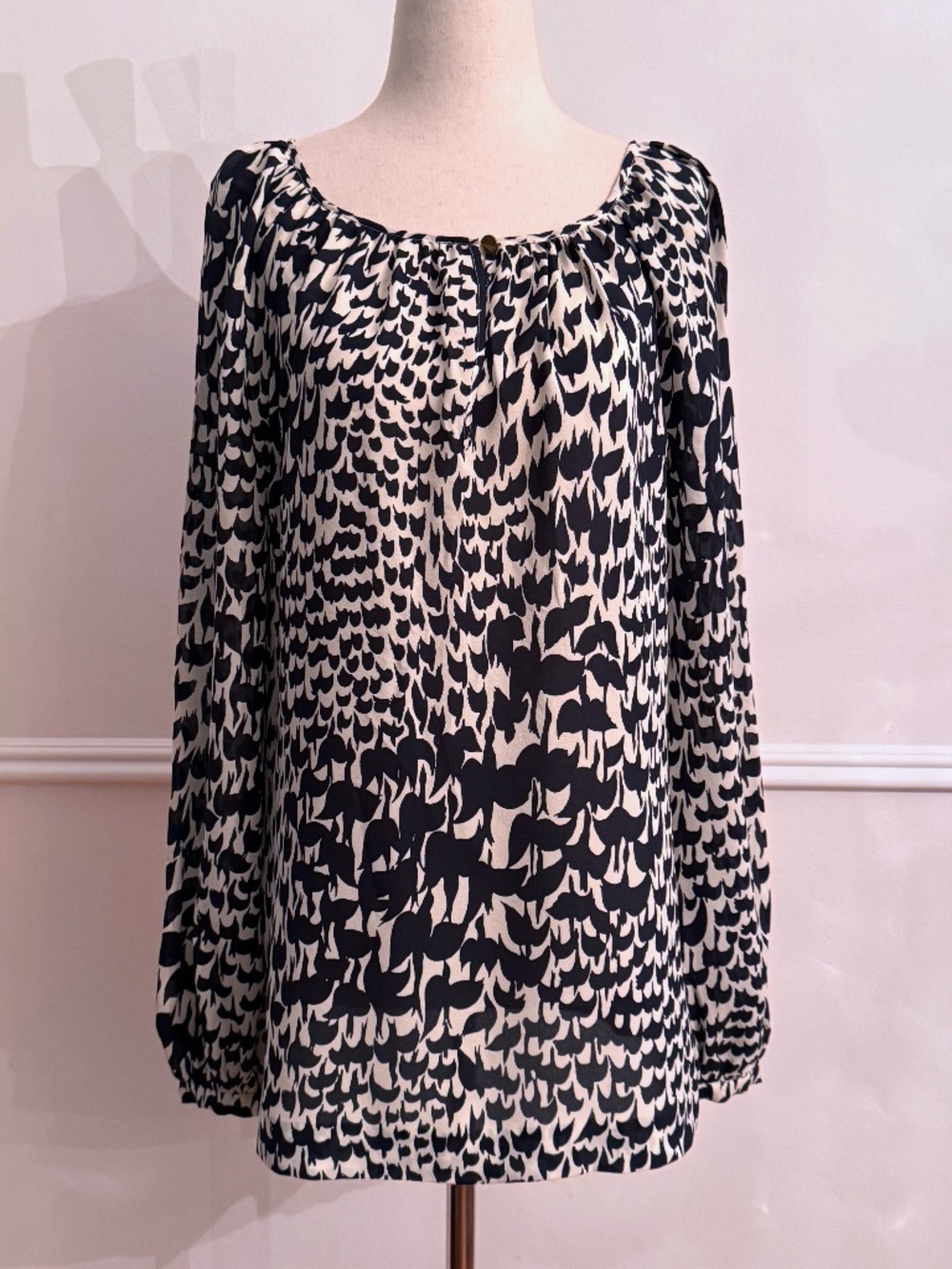 Tory Burch Silk Navy White Abstract Print Peasant Blouse Logo Button Sz 4